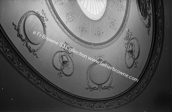 CHAMBER OF COMMERCE CEILING OF STAIRCASE